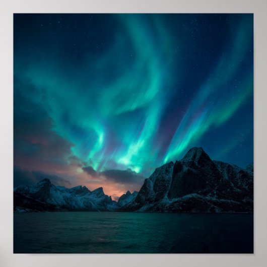 Dramatische Fjord Mountain Silhouetten met Aurora Poster (Voorkant)