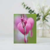 Dramatische kleur en vorm van het bloedingshart briefkaart (Staand voorkant)