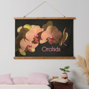 Dramatische koraalroze orchideeën fotografische bl hangend wandkleed