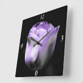 Dramatische lavendel Paars n zilver tulp op zwart Vierkante Klok (Hoek)