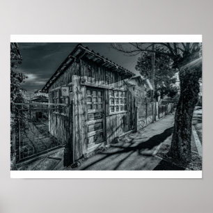 Dramatische monochrome houten schuur met dramatisc poster