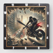 Dramatische motorvlucht door puin van de stad vierkante klok (Voorkant)