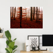 Dramatische rode wintersneeuwloze sneeuwbossen poster (Thuiskantoor)