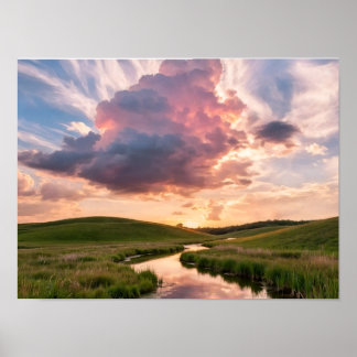Dramatische roze wolk bij zonsondergang boven kron poster