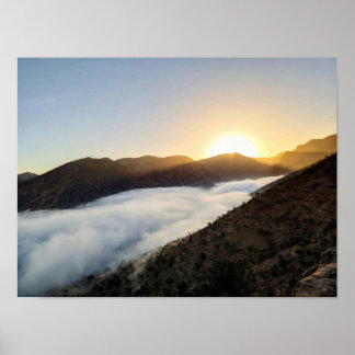 Dramatische roze wolk bij zonsondergang boven kron poster