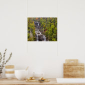 Dramatische witwaterwatervallen in de herfst in de poster (Keuken)