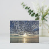Dramatische zon met wolken en oceaan briefkaart (Staand voorkant)
