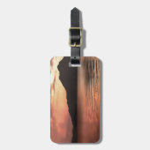 Dramatische zonsondergang in het landschappelijke  bagagelabel (Voorkant verticaal)