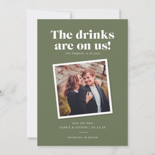 Drankjes Zijn Op Ons Grappige Huwelijk Opslaan de  Save The Date (Voorkant)