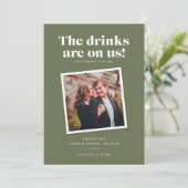 Drankjes Zijn Op Ons Grappige Huwelijk Opslaan de  Save The Date (Staand voorkant)