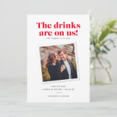 Drankjes Zijn Op Ons Grappige Trouwkaart Save the  Date (Staand voorkant)