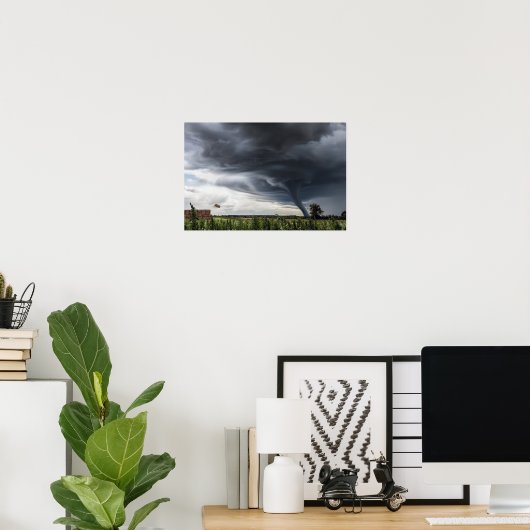 Draster tilt hooibalen in een storm poster (Thuiskantoor)