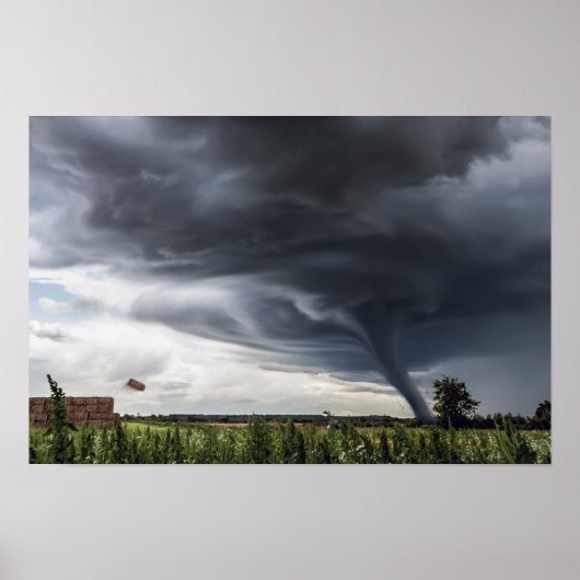 Draster tilt hooibalen in een storm poster (Voorkant)