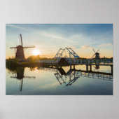 Drawbridge en windmolens bij zonsondergang in Nede Poster (Voorkant)