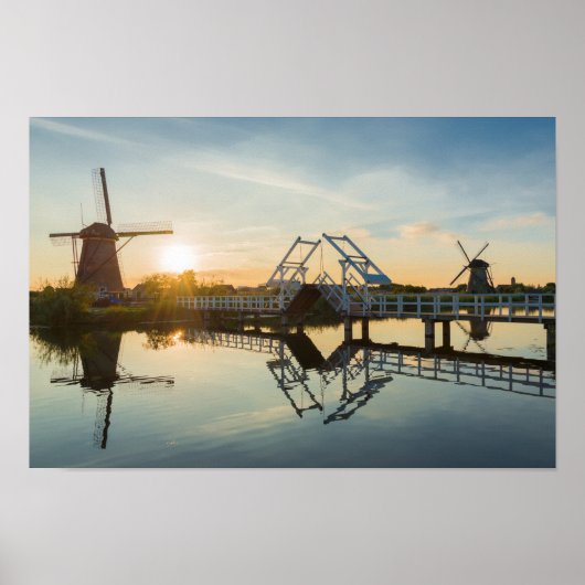 Drawbridge en windmolens bij zonsondergang in Nede Poster (Voorkant)