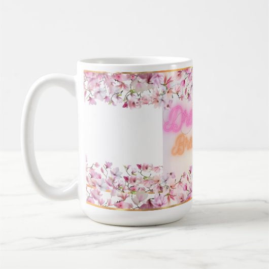 Dream Big Brew Bigger Floral Coffee Cup – Roze Neo Koffiemok (Links)