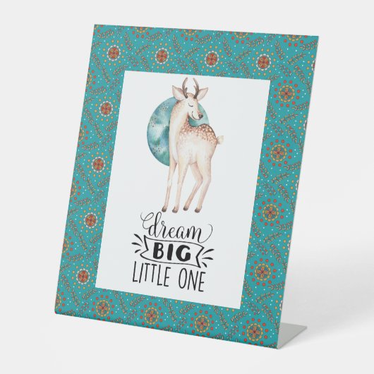 Dream Big Deer Boho Blue Border Nursery Art Faux Reclamebord Met Voetstuk (Voorkant)