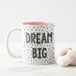 Dream Big Pastel & Spot Inspirerend Quote Mok<br><div class="desc">Een zwarte en witte vlek met  vetgedrukte zwarte tekst en een zwart pastelkleurig 3D-effect. De achtergrond van het vlekpatroon heeft een hand getrokken blik om het leuk te houden. Voeg wat positieve beelden en inspiratie toe aan uw leven met dit moderne en positieve ontwerp.</div>