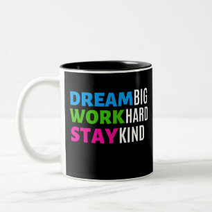 Dream Big, werk hard, blijf aardig Tweekleurige Koffiemok