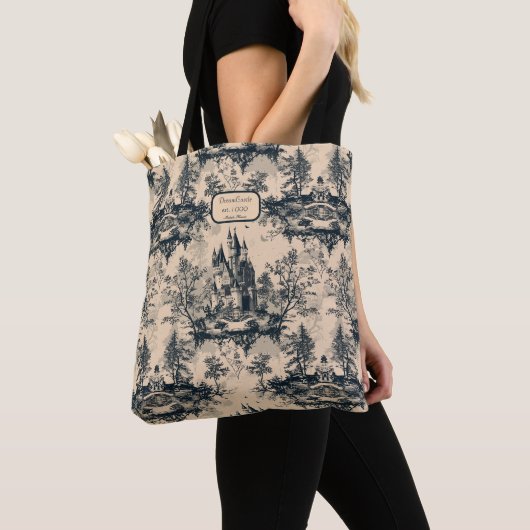 Dream Castle Midnight en Ivory Toile de Jouy Tote Bag (Dichtbij)