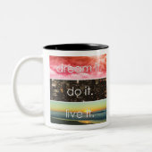 Dream dat het het Motivatie citaat van het Levende Tweekleurige Koffiemok (Links)