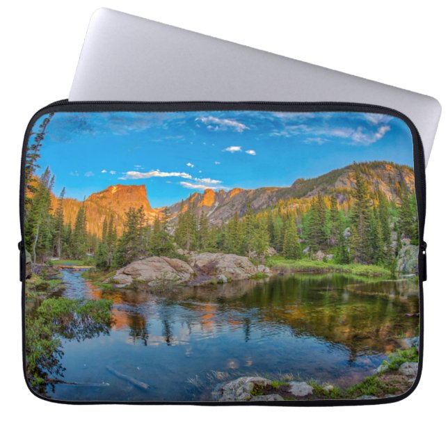 Dream Lake Landscape Laptop Sleeve (Voorkant)
