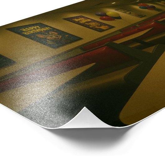 Dreamcore Restaurant met Entiteit – Liminal Surrea Foto Afdruk (Hoek)