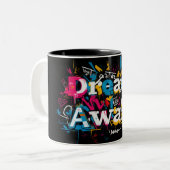 Dreams Awaits: een Mok die inspireert (Voorkant links)