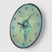 Dreamweaver op een groene gouden achtergrond grote klok (Hoek)