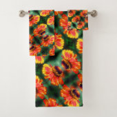 Dreamweaver Zinnia Flower Pattern Bad Handdoek (Insitu)