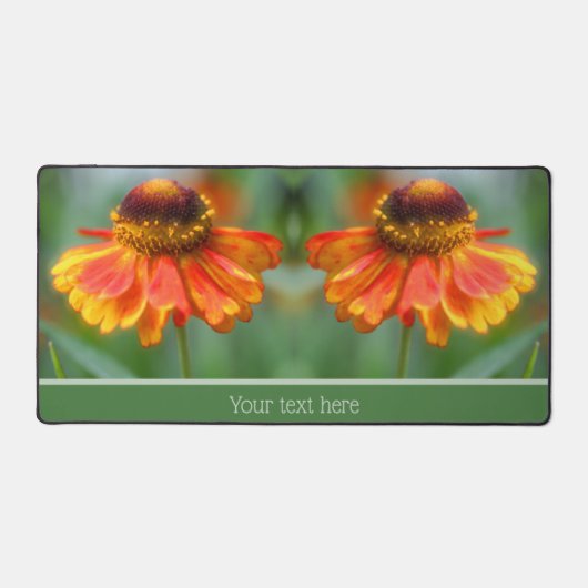Dreamweaver Zinnia Flower Personalized Bureaumat (Voorkant)