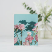 Dreamy pink carnation flowers on blue background briefkaart (Staand voorkant)