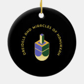 DREIDELS AND MIRACLES OF HANUKKAH KERAMISCH ORNAMENT (Achterkant)
