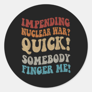 Dreigende Nucleaire Oorlog: Quick Somebody Finger Ronde Sticker