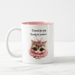 Dressed for joy, ready to pounce. – Kitten Mug Tweekleurige Koffiemok