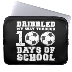Dribbelde 100 dagen door de schoolsoccer laptop sleeve