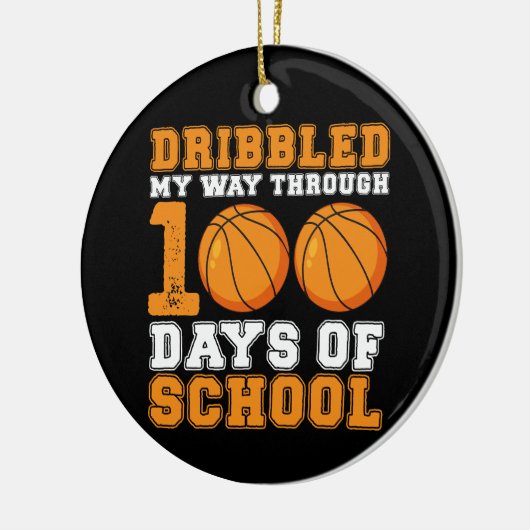 Dribbelde mijn weg door 100 dagen schoolbasketbal keramisch ornament (Links)