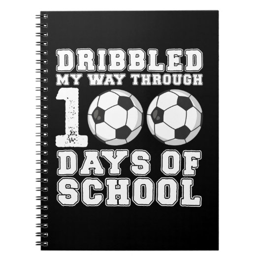 Dribbelde mijn weg door 100 dagen schoolvoetbal notitieboek (Voorkant)