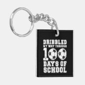 Dribbelde mijn weg door 100 dagen schoolvoetbal sleutelhanger (Voorkant Links)