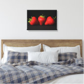 Drie aardbeien Bk 16.50x11 (41.25x27.5cm) waccnm Canvas Afdruk (Insitu (Slaapkamer))