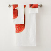 Drie aardbeien op witte BTCNA Bad Handdoek (Insitu)