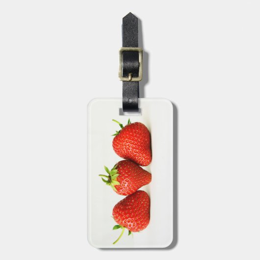 Drie aardbeien op witte cd ltcnm bagagelabel (Voorkant verticaal)