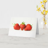 Drie aardbeien op witte GCCNA Kaart (Gele Bloem)