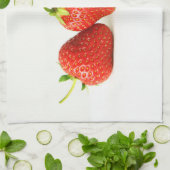 Drie aardbeien op witte kitcna theedoek (Gevouwen)