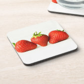 Drie aardbeien op witte kust bier onderzetter (Linkerzijde)