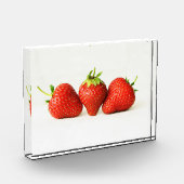 Drie aardbeien op witte PBCNA Fotoblokken (Links)