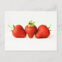 Drie aardbeien op witte pccna