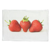 Drie aardbeien op witte pccnm kussensloop (Achterkant)