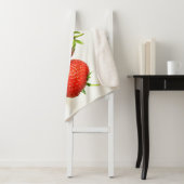 Drie aardbeien op witte subcnm sherpa deken (In situ)