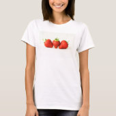 Drie aardbeien op witte wccna t-shirt (Voorkant)